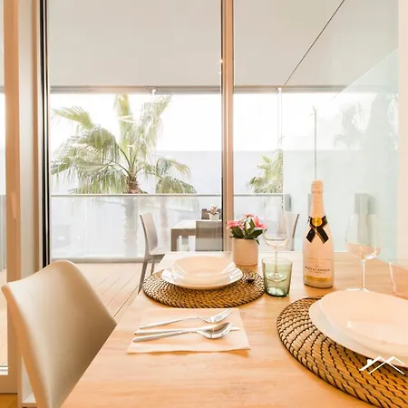 Waterfront Lux|studio|a/c|parking|gym|wifi By Tilo